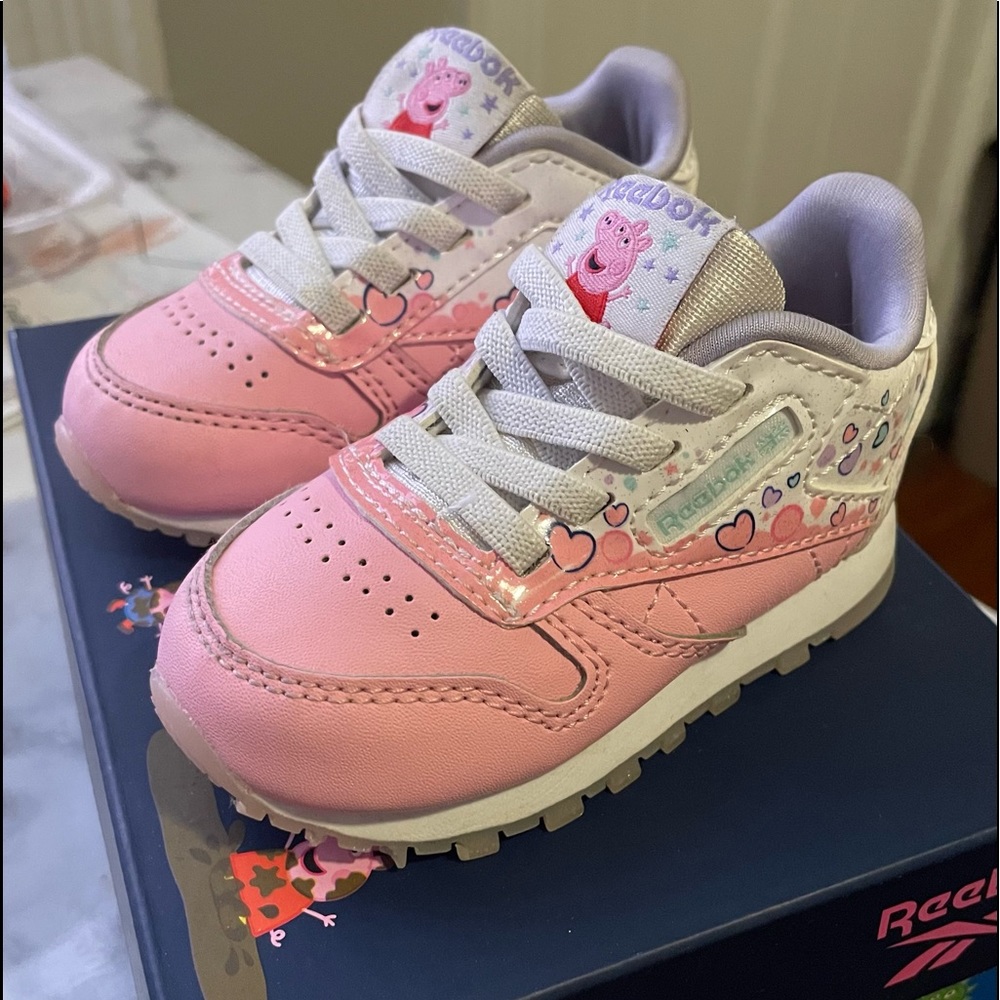 Peppa Pig Reebok Sneakers Size 4 in Toddlers